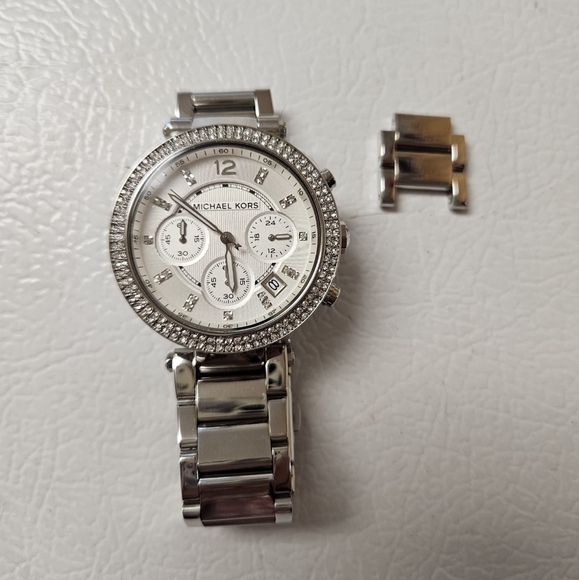 Michael Kors Women's - MK5353 - Silver Tone Glitz Parker Watch - Picture 1 of 3